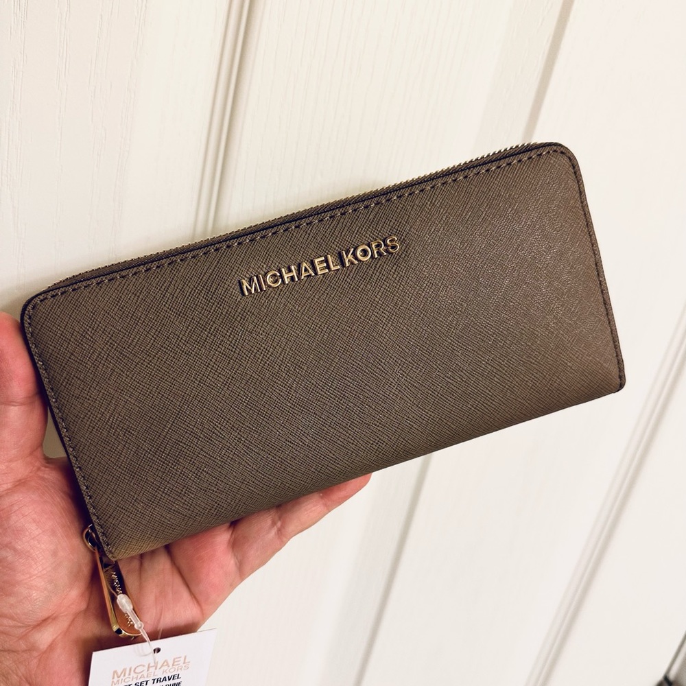 NWT MICHAEL Michael Kors Continental wallet